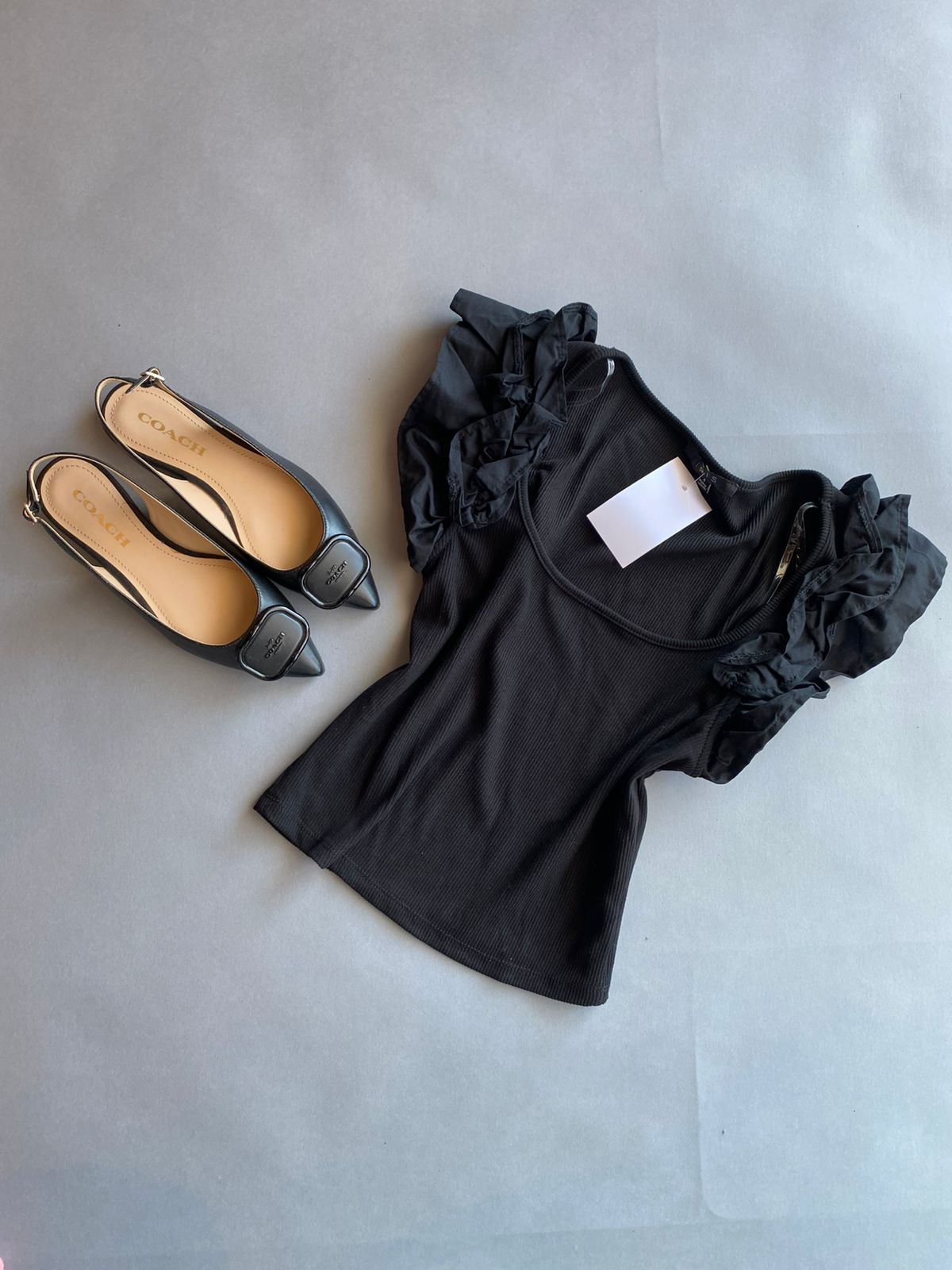 IT92958 IRIS Blusa básica con olanes en manga