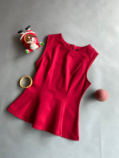 43820T MILK&HONEY Blusa Color Rojo sin Manga Corte Peplum