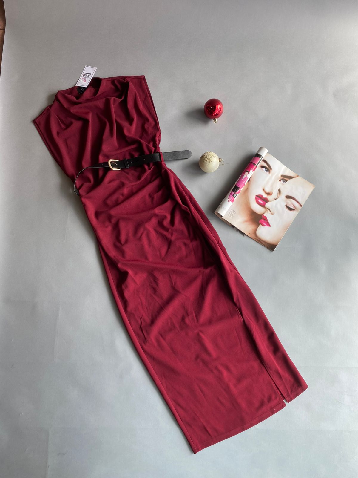 43939D MILK&HONEY Vestido Largo sin Manga con Cinto y Abertura en Pierna