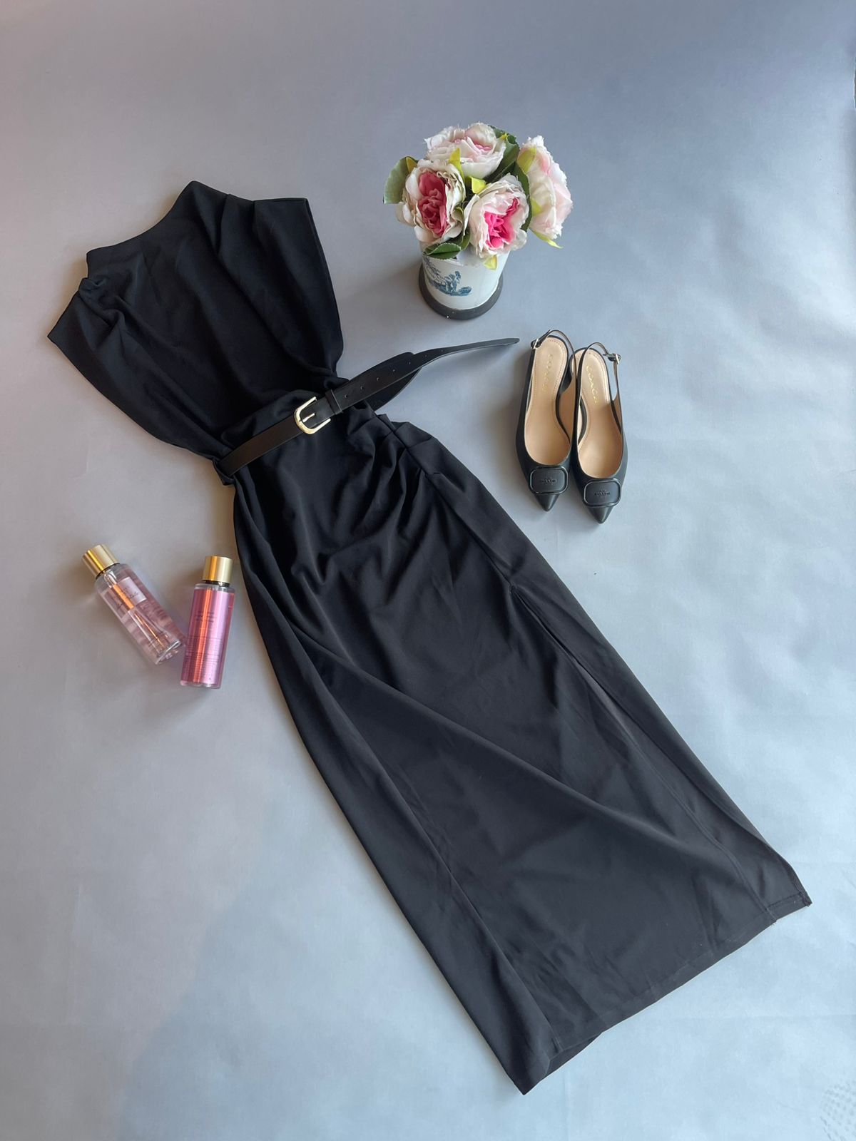 43939D MILK&HONEY Vestido Largo sin Manga con Cinto y Abertura en Pierna