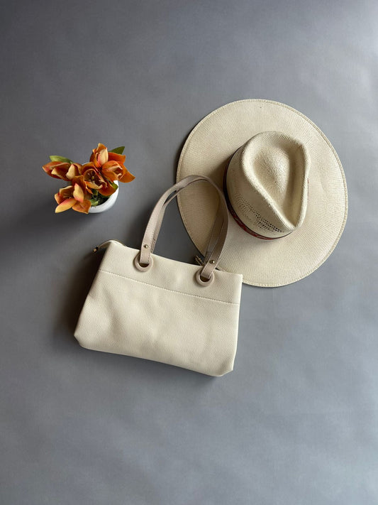 1560 Bolsa Mediana de Mano con 3 Separaciones  y Charms