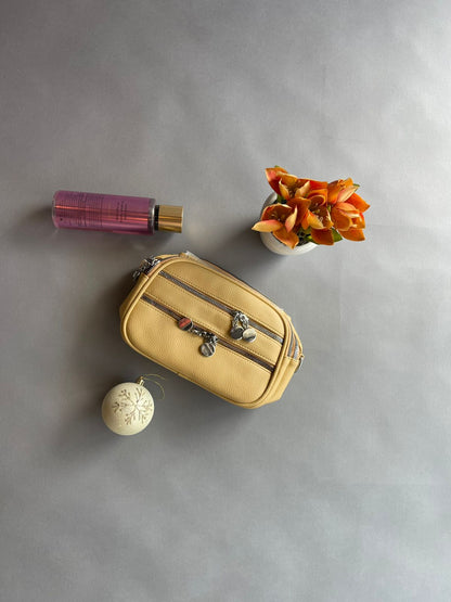 8883 Bolsa Tipo Crosby Amarilla con 6 Cierres