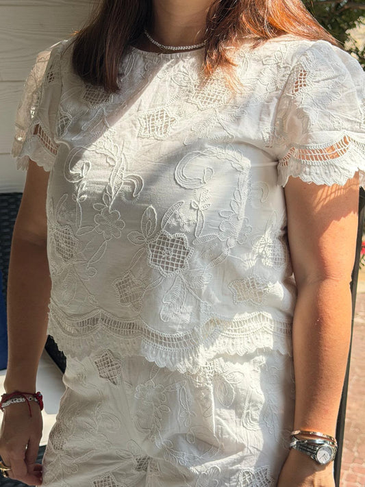 Ellison Blusa Blanca con cuello redondo y bordado TT107576