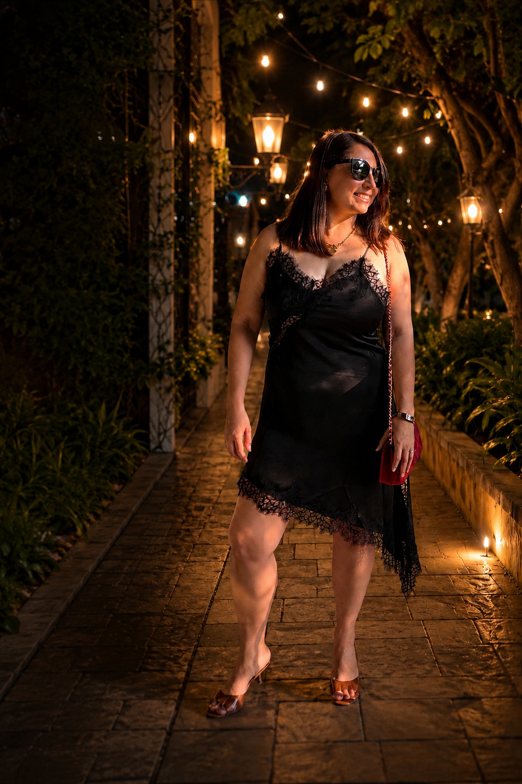 Linzy Vestido Satinado con encaje arriba D6087