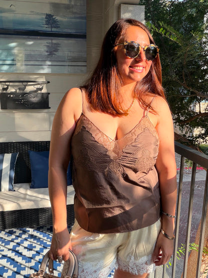 Beige Botany Blusa de satín de tirante con encaje arriba M0033T