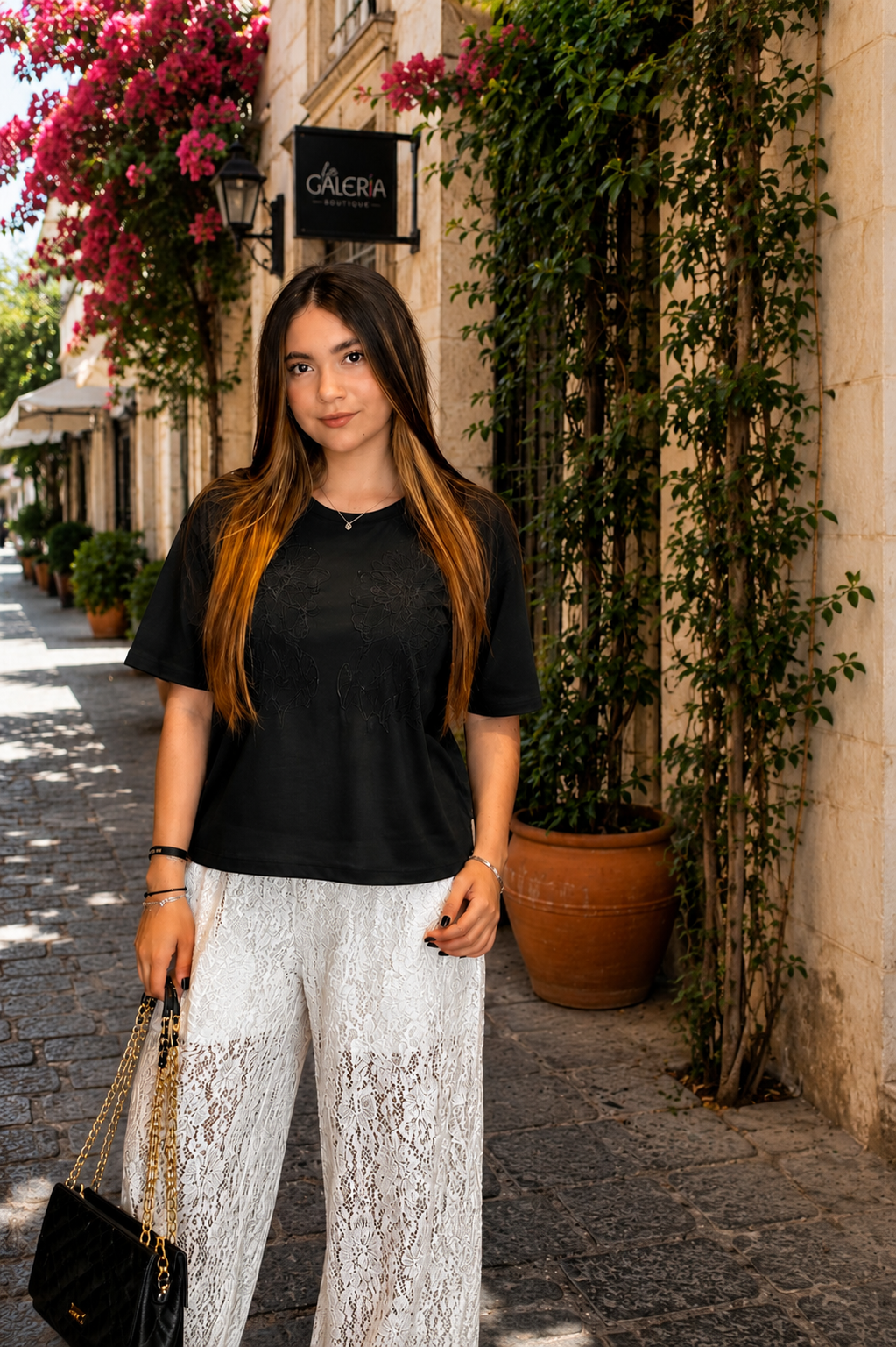 Over Appareal Playeras básicas con bordados de flores T8597