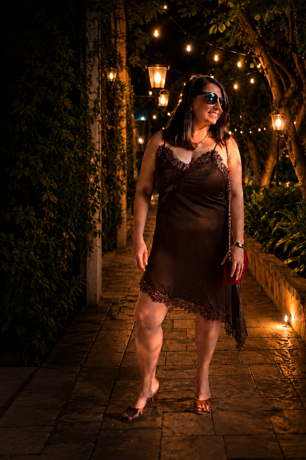Linzy Vestido Satinado con encaje arriba D6087