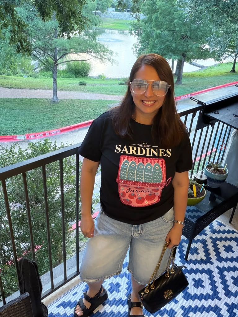 Over Appareal Playera con estampado de Sardinas T9008
