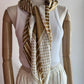 Pañoleta beige con rayas blancas y puntitos YS21034
