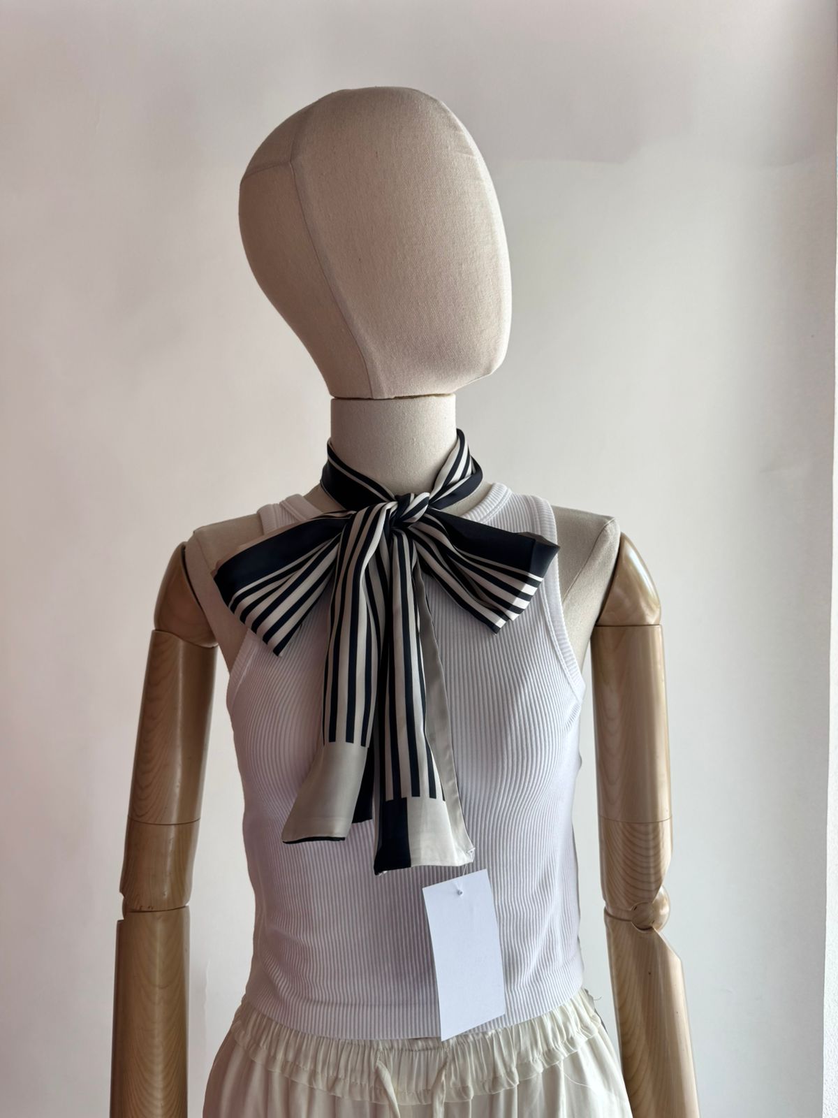Pañoleta satinada Negro con Rayas Blancas YS21035