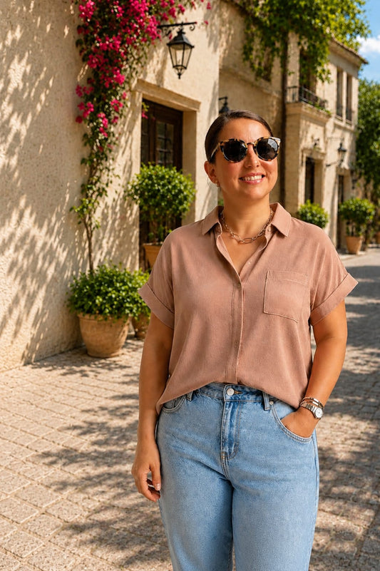 Hyfve Blusa con cuello y botón al frente DZ26C132