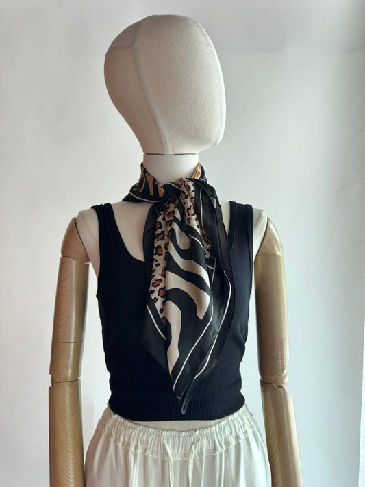 Pañoleta varios fondos animal print SPSS5747BK