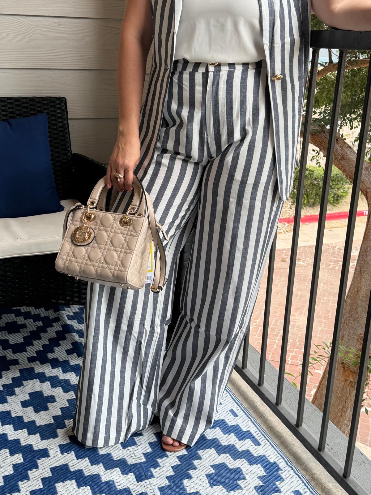 Linzy Set de pantalón y saco a rayas azul con blanco SET3063
