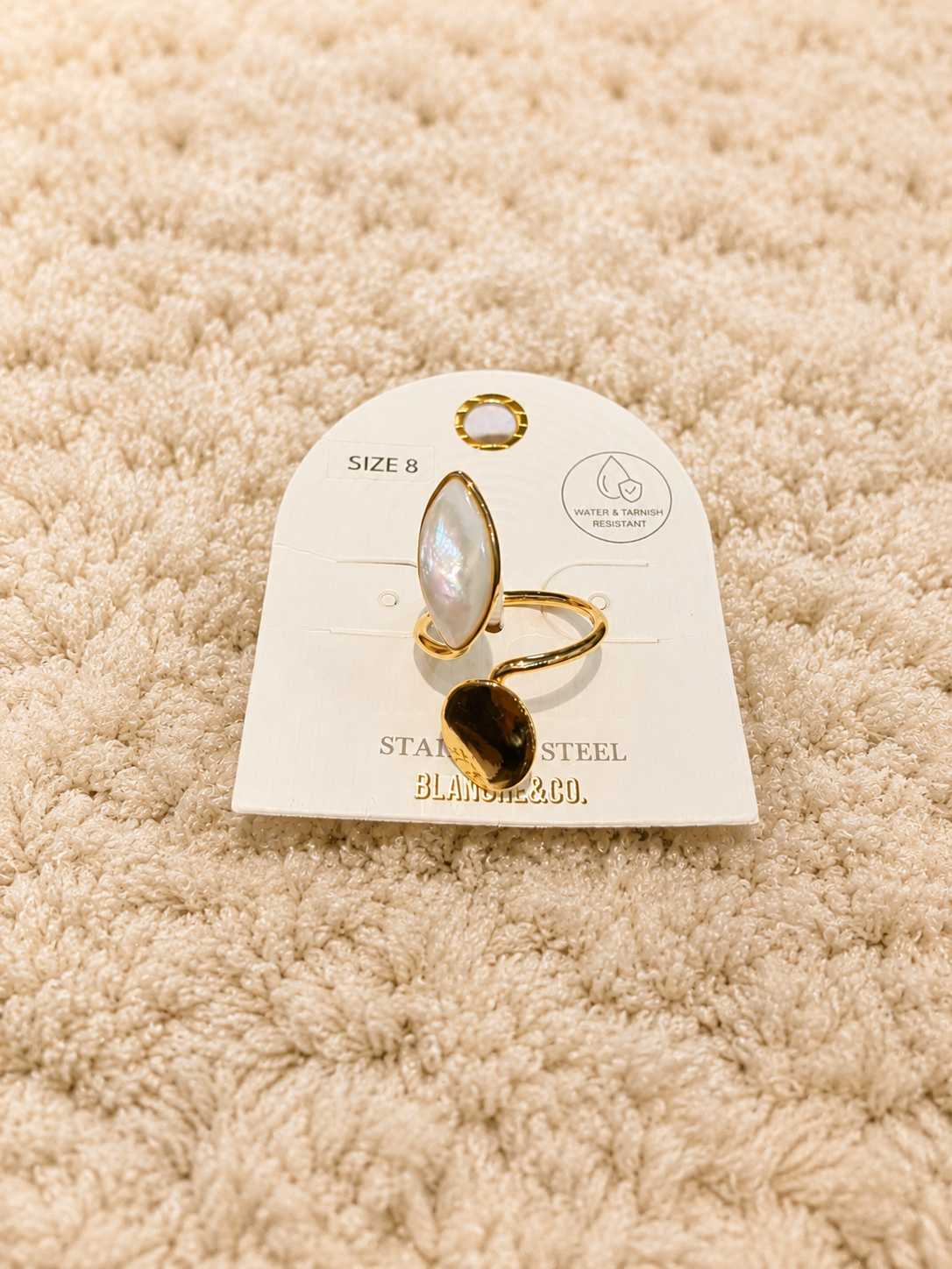 Anillo con detalle de planchita blanca BDRA354S