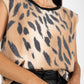 Blusa de animal print sin manga con cuello negro