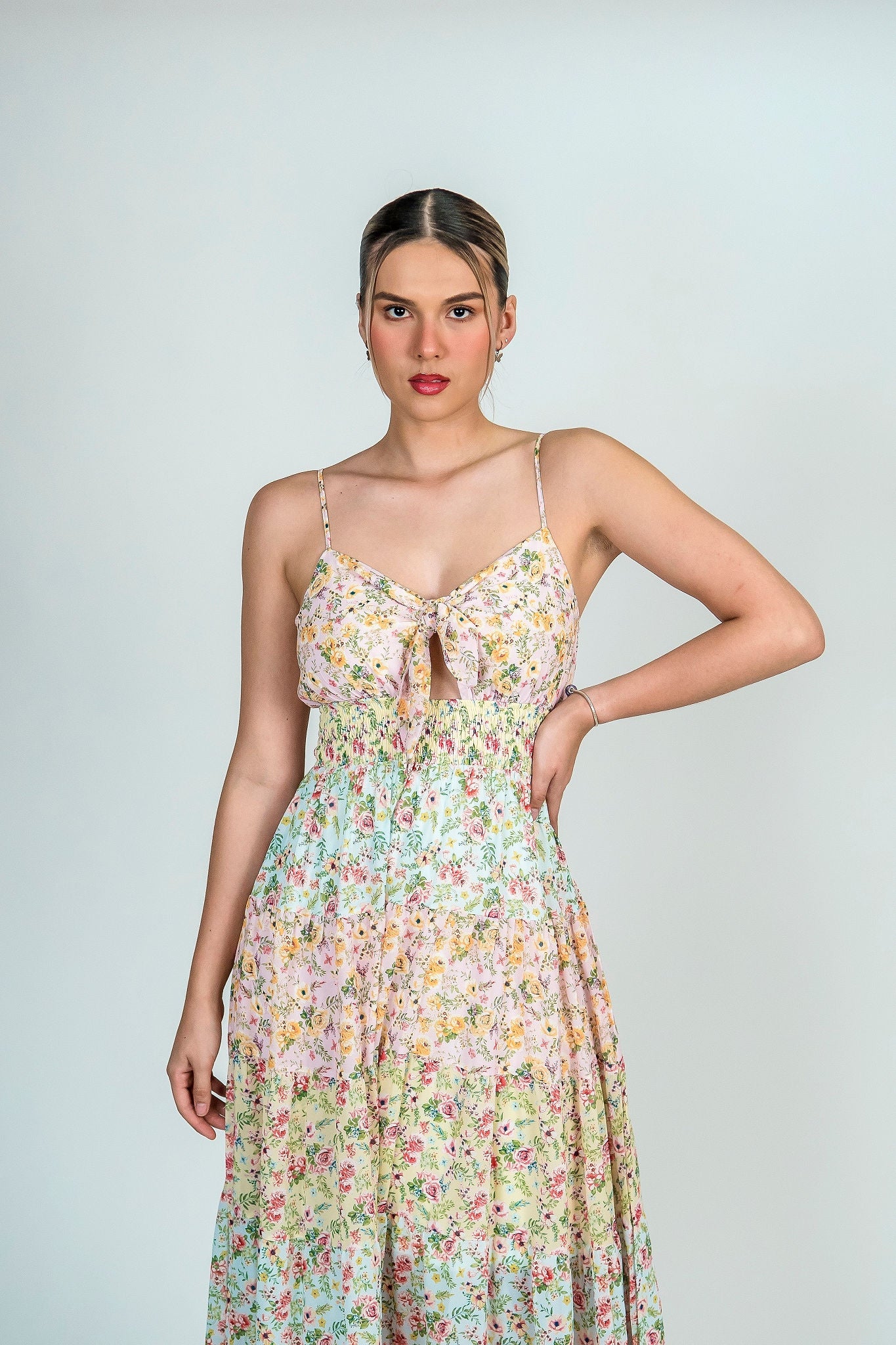 Vestido de tirantes con estampado de flores